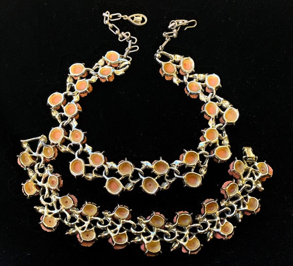 Vintage faux coral small roses set. Necklace and … - image 10