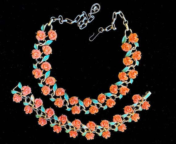 Vintage faux coral small roses set. Necklace and … - image 1