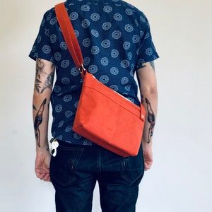 The Satchel / bolso bandolera pequeño con bolsillos