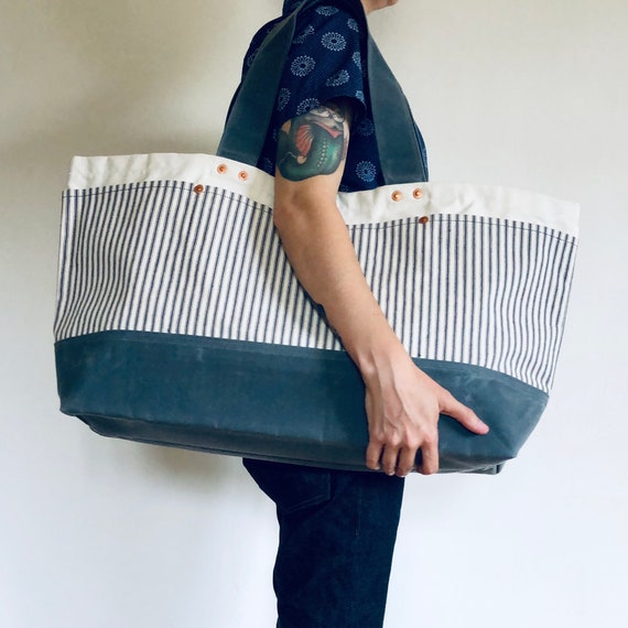beach bag with lots of pockets