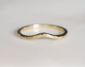 Curved Leafy Band