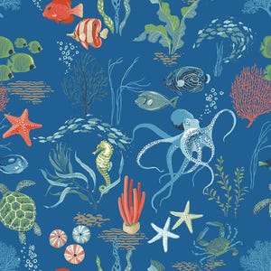 ライリー ブレイク フリー アズ ザ オーシャン メイン ブルー by リサ オーディット ~ 100% コットン生地 ~ 海の生き物 タコ 魚 タツノオトシゴ ヒトデ ビーチ C14800-ブルー