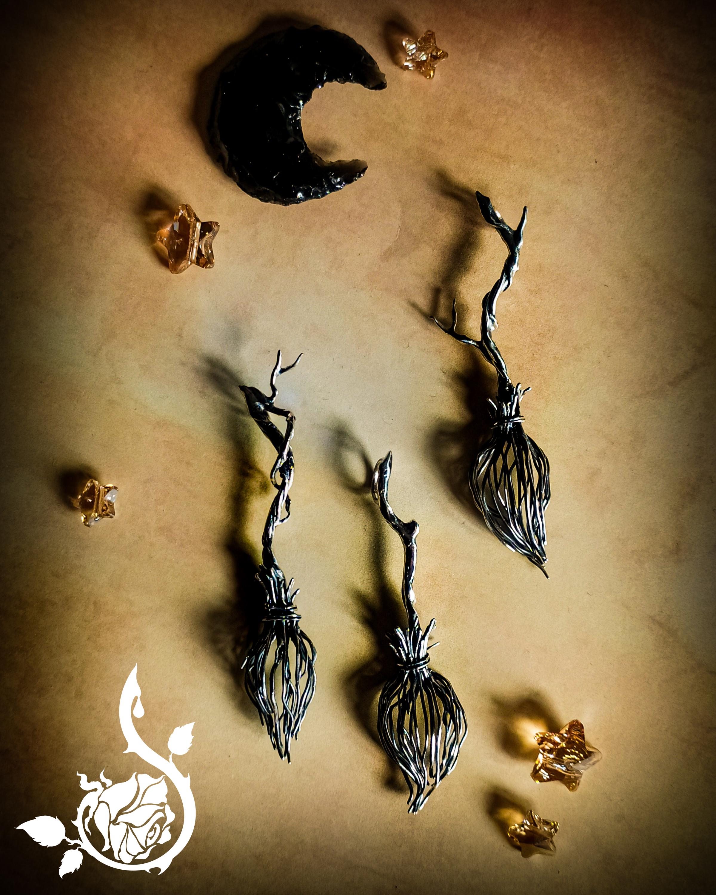 Sfondo Strega Viola Con Scopa | Vettore Premium - Foto 2