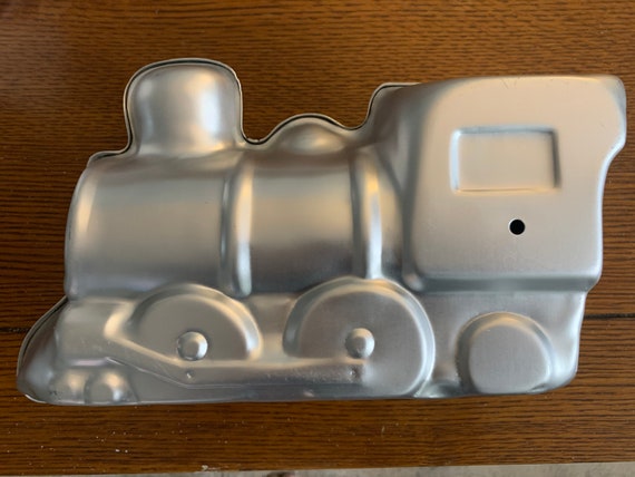 Vintage 3D Train Cake Pan Wilton, Birthday Cho Cho Train Cake