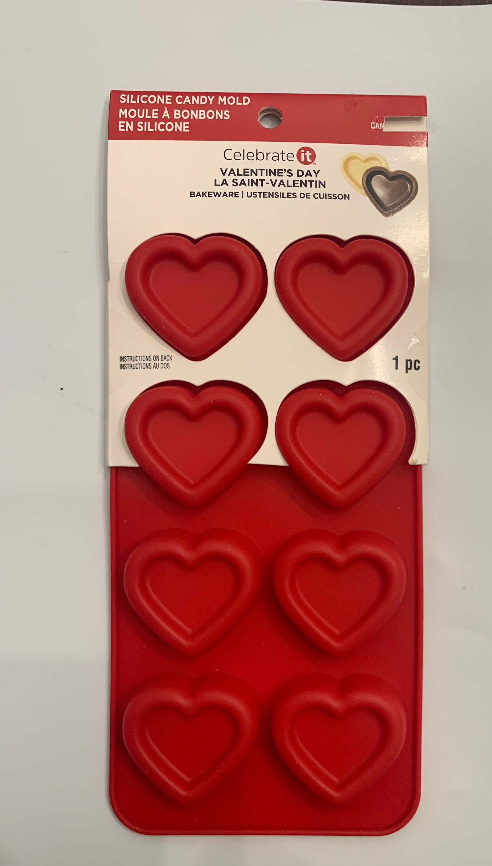 VALENTINES DAY Silicone Candy Mold HEARTS 8 Cavities RED crafting clay molds