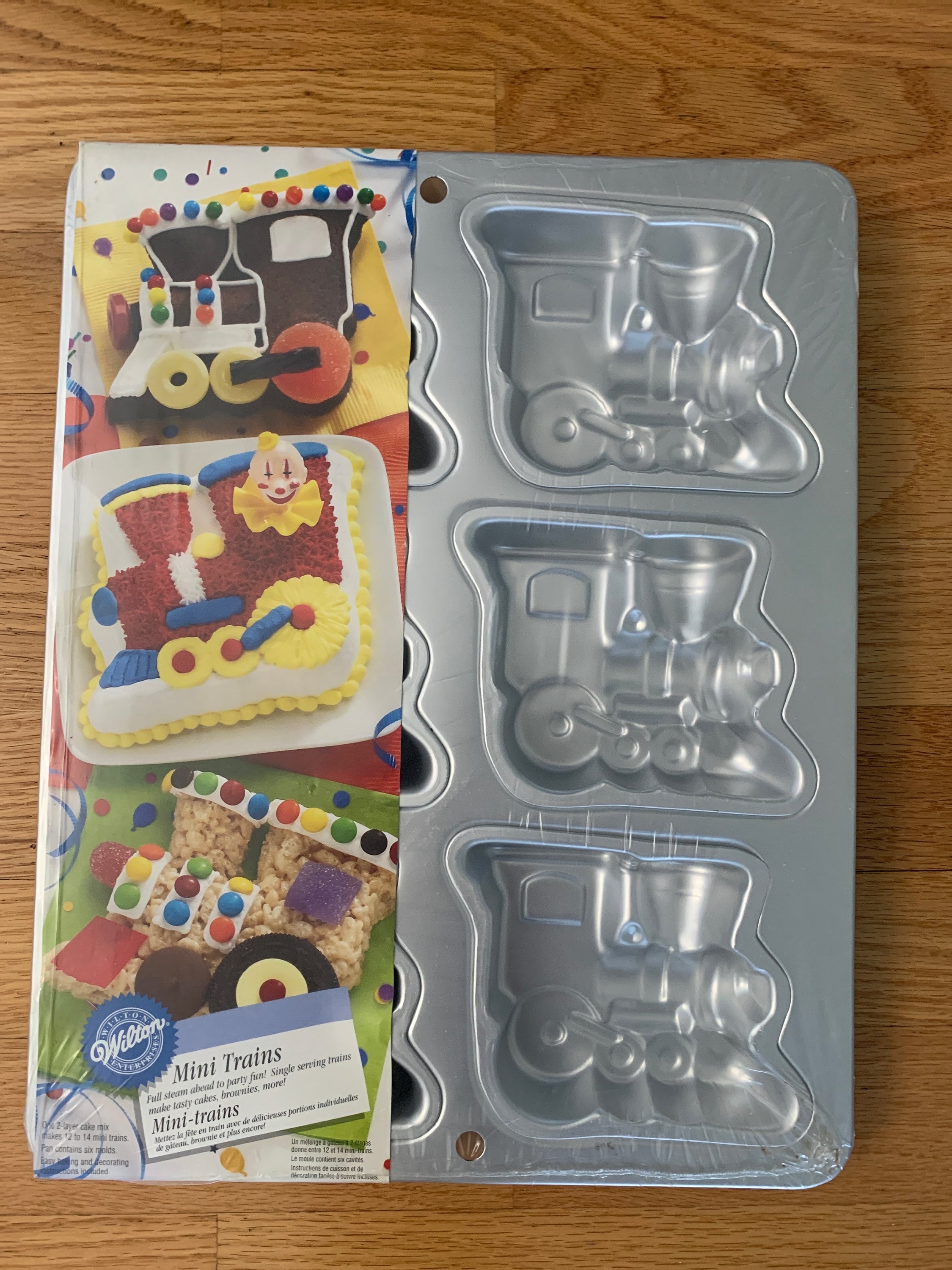 Wilton mini locomotive singles cake pan, makes 6 individual train cakes for  kids Birthday parties, candy molds, aluminum molds.