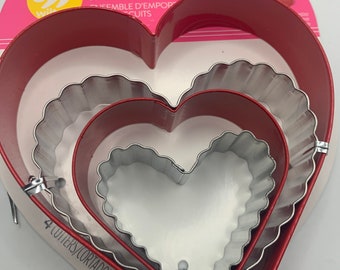 Wilton Mini Silicone Heart Mold 6-Cavity Mold for Heart Shaped Cookies and Candy