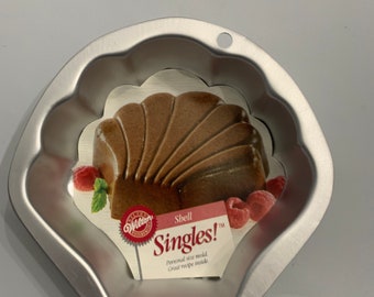 Wilton singles mini Shell aluminum cake pan set of 2.   5 inch mini cakes, fancy dessert pans, candy molds, soap mold, candle mold.
