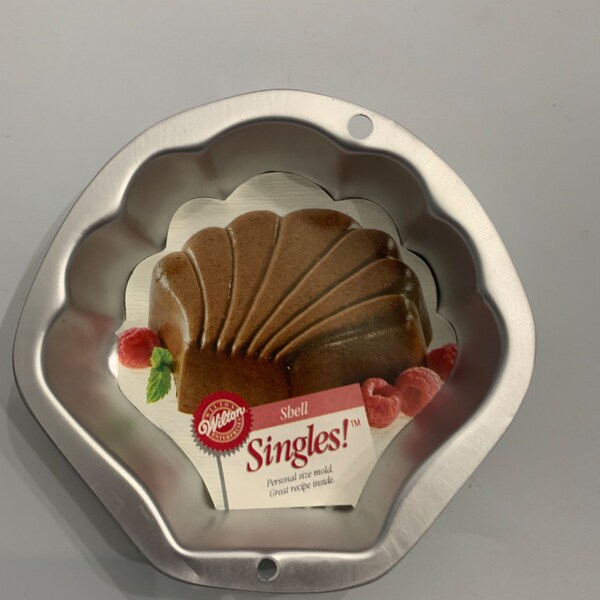 Wilton singles mini Shell aluminum cake pan set of 2.   5 inch mini cakes, fancy dessert pans, candy molds, soap mold, candle mold.