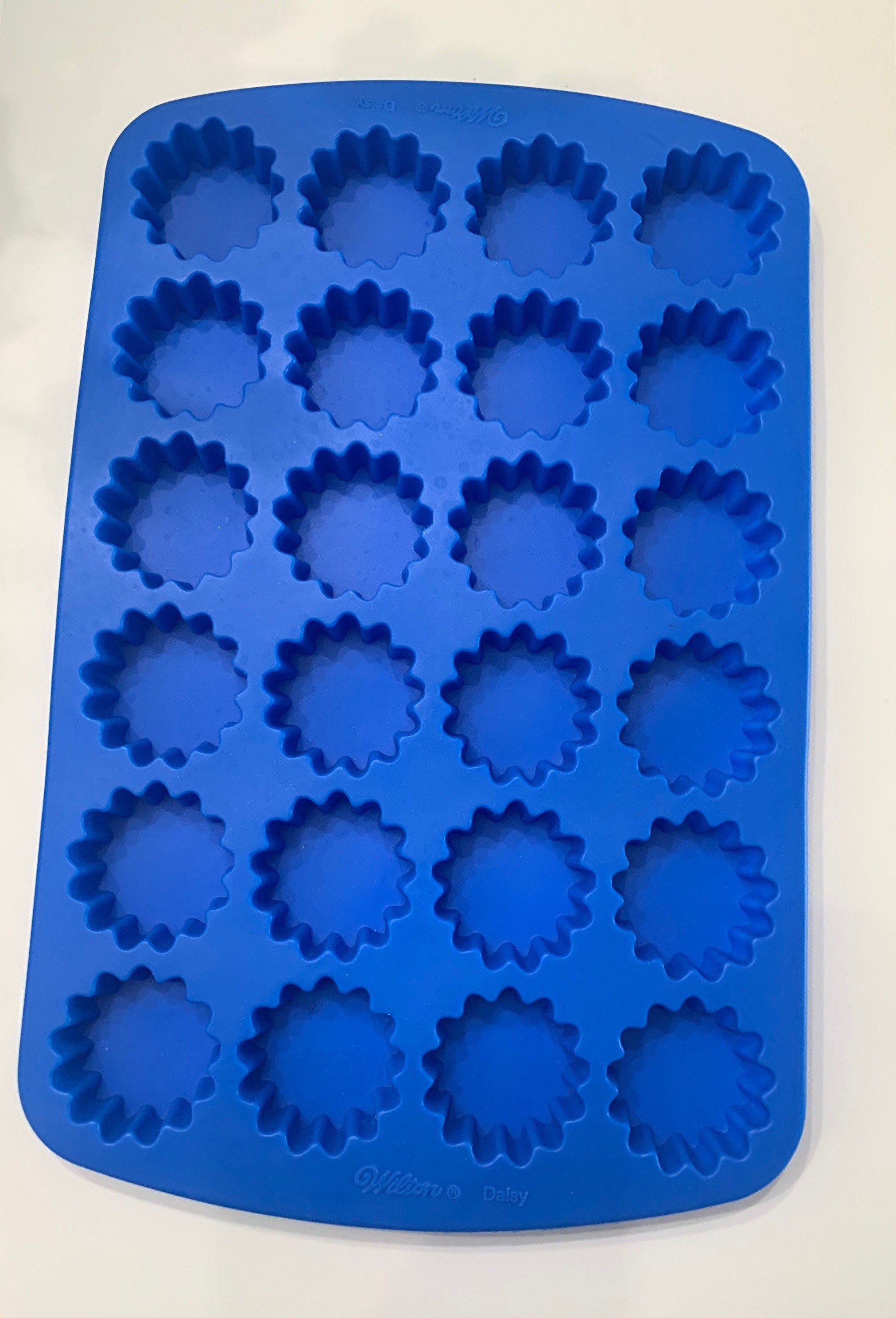 Wilton Silicone Mold Star Crown 6 Cavity