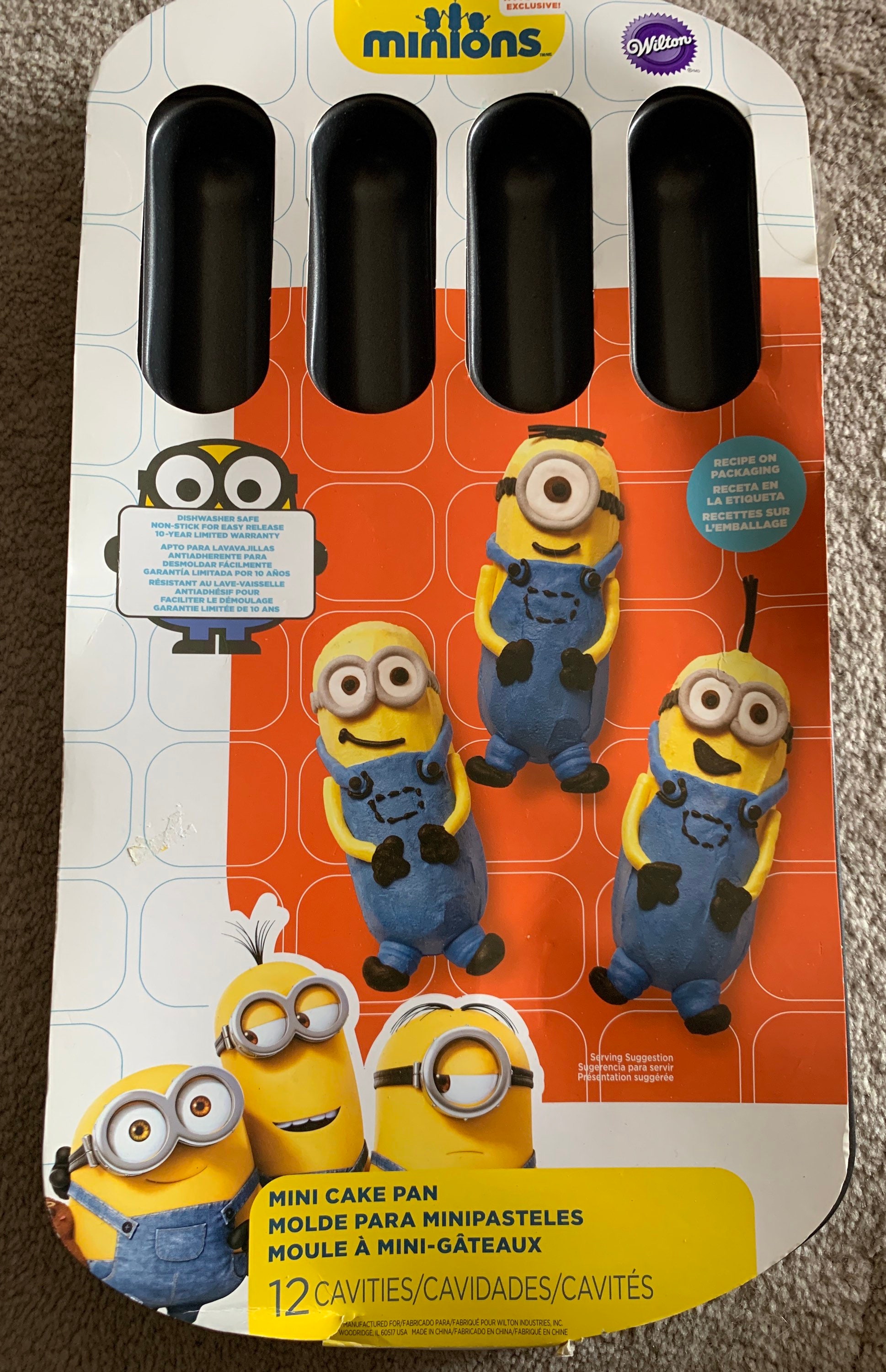 Minion clearance cake pans