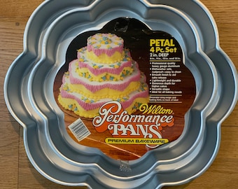 Wilton petal shaped cake pan set of 4,  New vintage, aluminum cake pans, tiered Wedding cakes, Large 4 tier cake designs, Big party cakes.