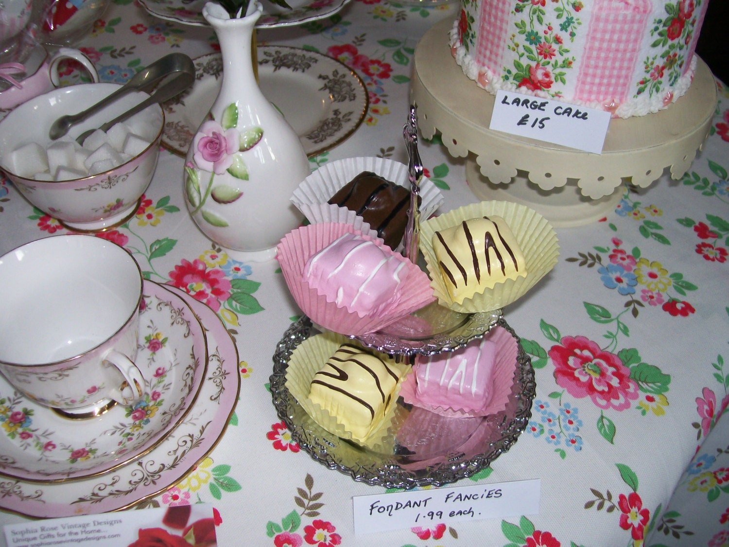 Faux Cupcakes Shabby Chic – Décoratifs Artificiels Pâtisserie – Lot De 17