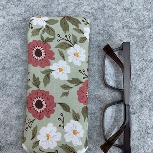 Floral Fabric Glasses Case: Soft Lined Protection image 7