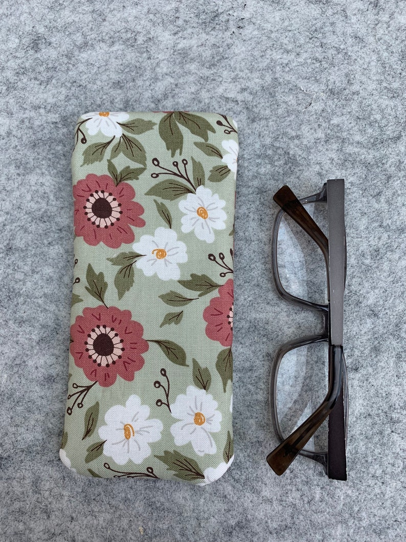 Floral Fabric Glasses Case: Soft Lined Protection image 7
