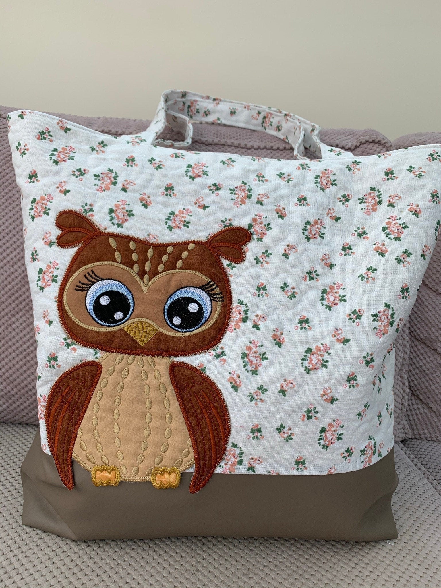 Owl appliqu&eacute; bag, quilted and embroidered tote.