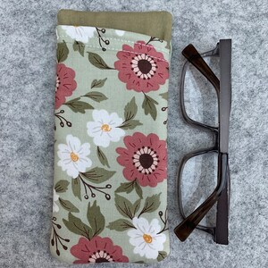 Floral Fabric Glasses Case: Soft Lined Protection image 4