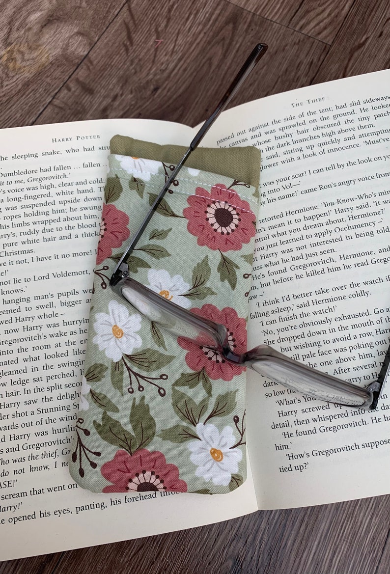 Floral Fabric Glasses Case: Soft Lined Protection image 2
