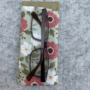 Floral Fabric Glasses Case: Soft Lined Protection image 3