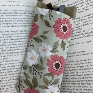 Floral Fabric Glasses Case: Soft Lined Protection image 6