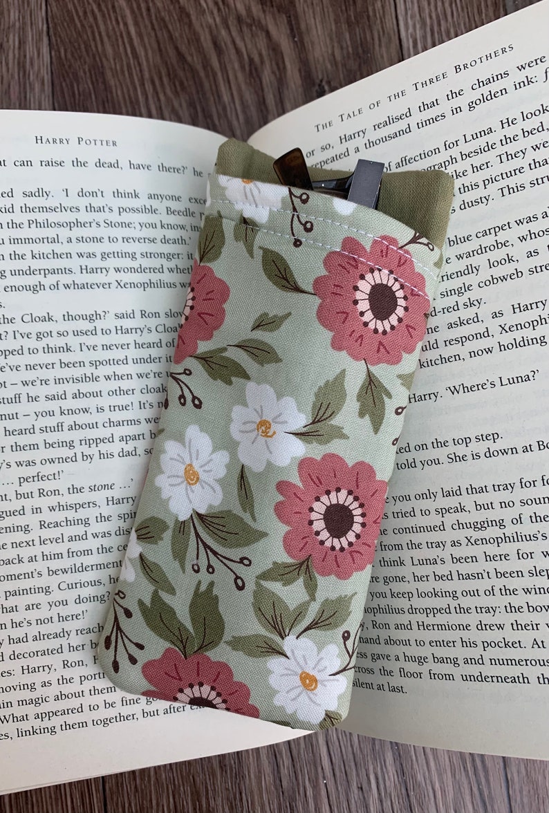 Floral Fabric Glasses Case: Soft Lined Protection image 6