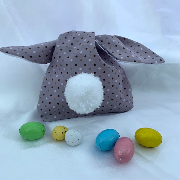 Bunny tail treat bag in lilac spots. Easter gift bag.