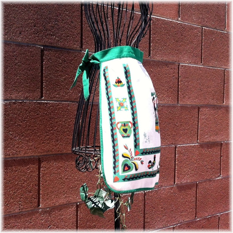 Fits up to size 14 OLD COUNTRY LINEN Apron