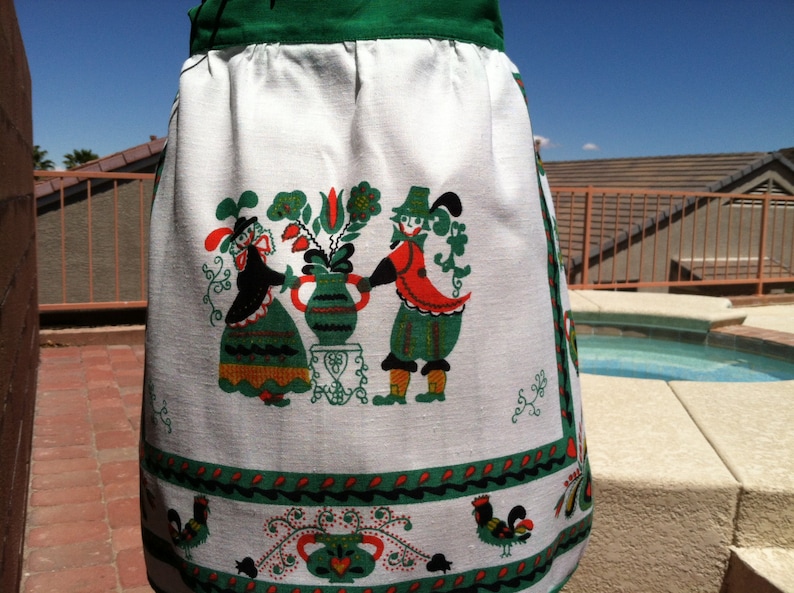 Fits up to size 14 OLD COUNTRY LINEN Apron