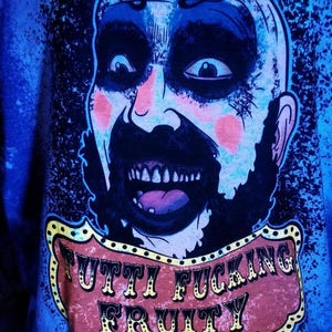 Camiseta blanqueada de payaso de terror, luz negra, Tutti Frutti imagen 3
