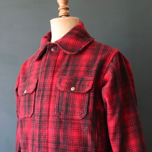 Vintage 1970s 70s red plaid Woolrich buffalo plaid wool hunting mackinaw jacket 46” chest workwear work chore checked logger