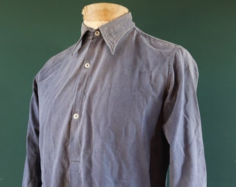 vintage années 1940 années 40 Français chemise de travail en coton bleu indigo smock pop sur réparé 42 « poitrine vêtements de travail corvée col machaon soleil fané