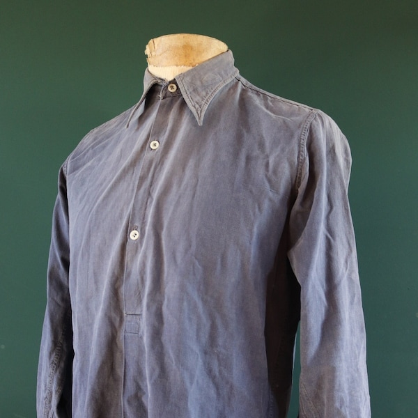 Vintage 1940s 40s French indigo blue cotton work shirt smock pop over repaired 42” chest workwear chore swallowtail collar sun faded