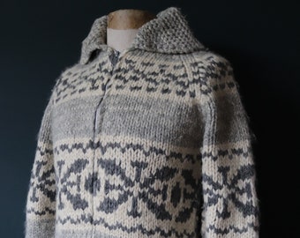 Vintage 1960s 60s 1970s 70s hand knitted wool cowichan sweater cardigan jumper knit snowflake cream grey shawl collar 40” chest