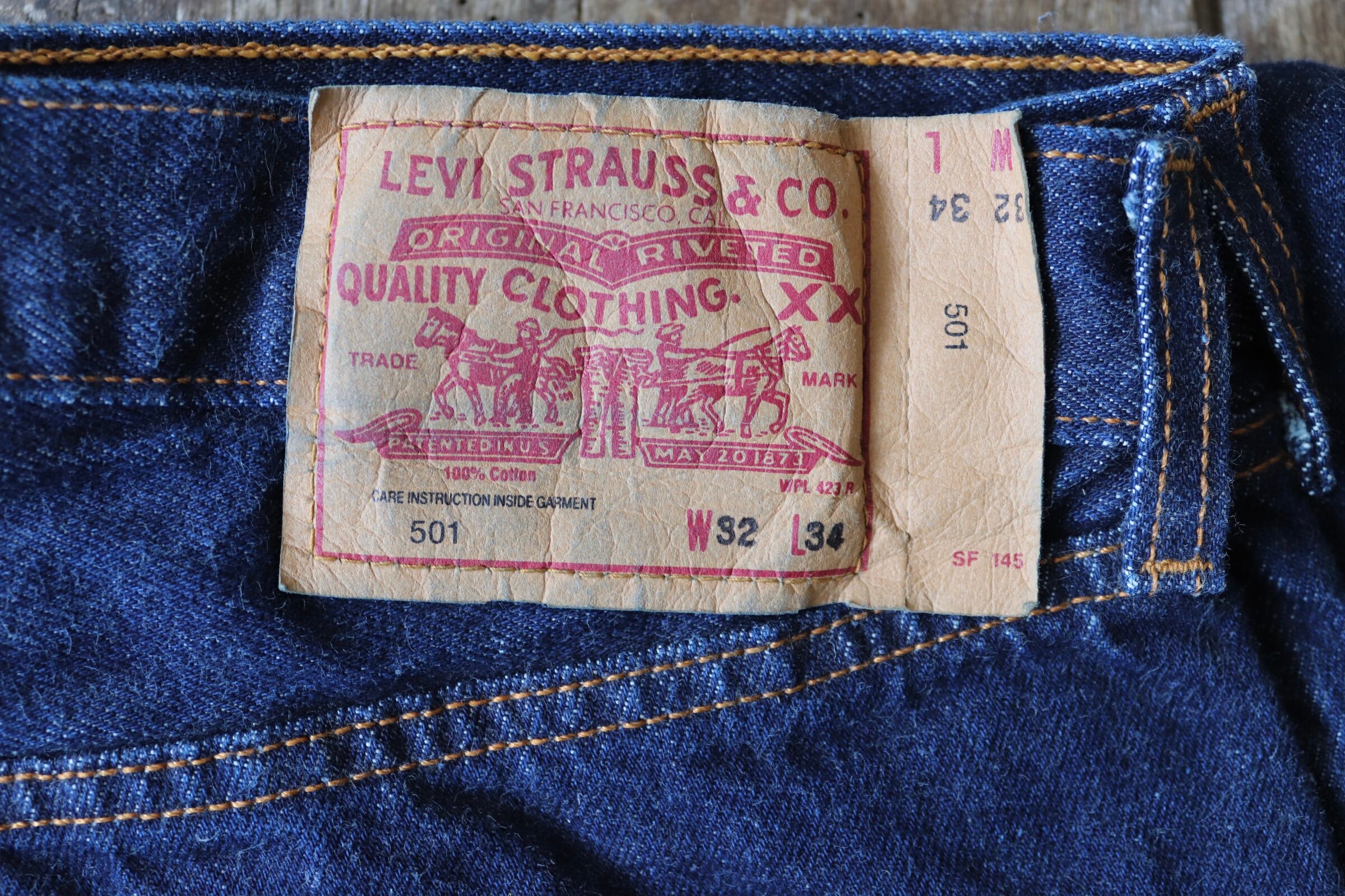 Vintage 1990s 90s deadstock Levis Levi Strauss 501 indigo denim jeans small  e red tab 30” x 34” pre shrunk