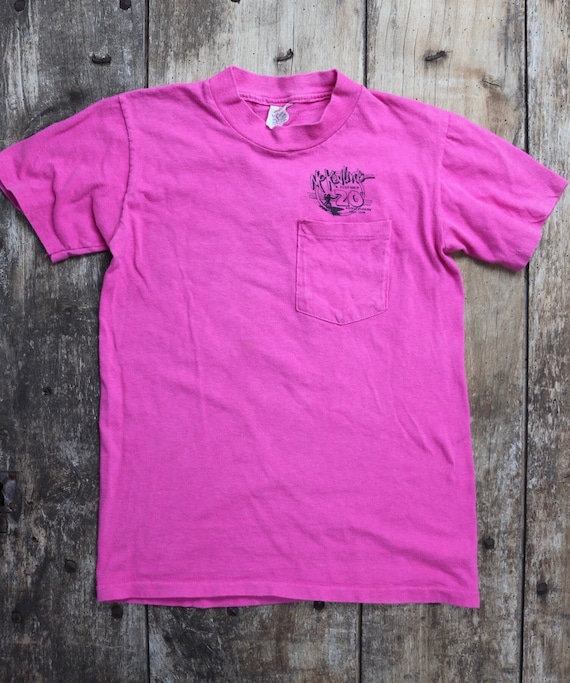 Vintage 1980s 80s hot pink McKevlins surf shop print sports sportswear pocket t shirt 33” chest anniversary