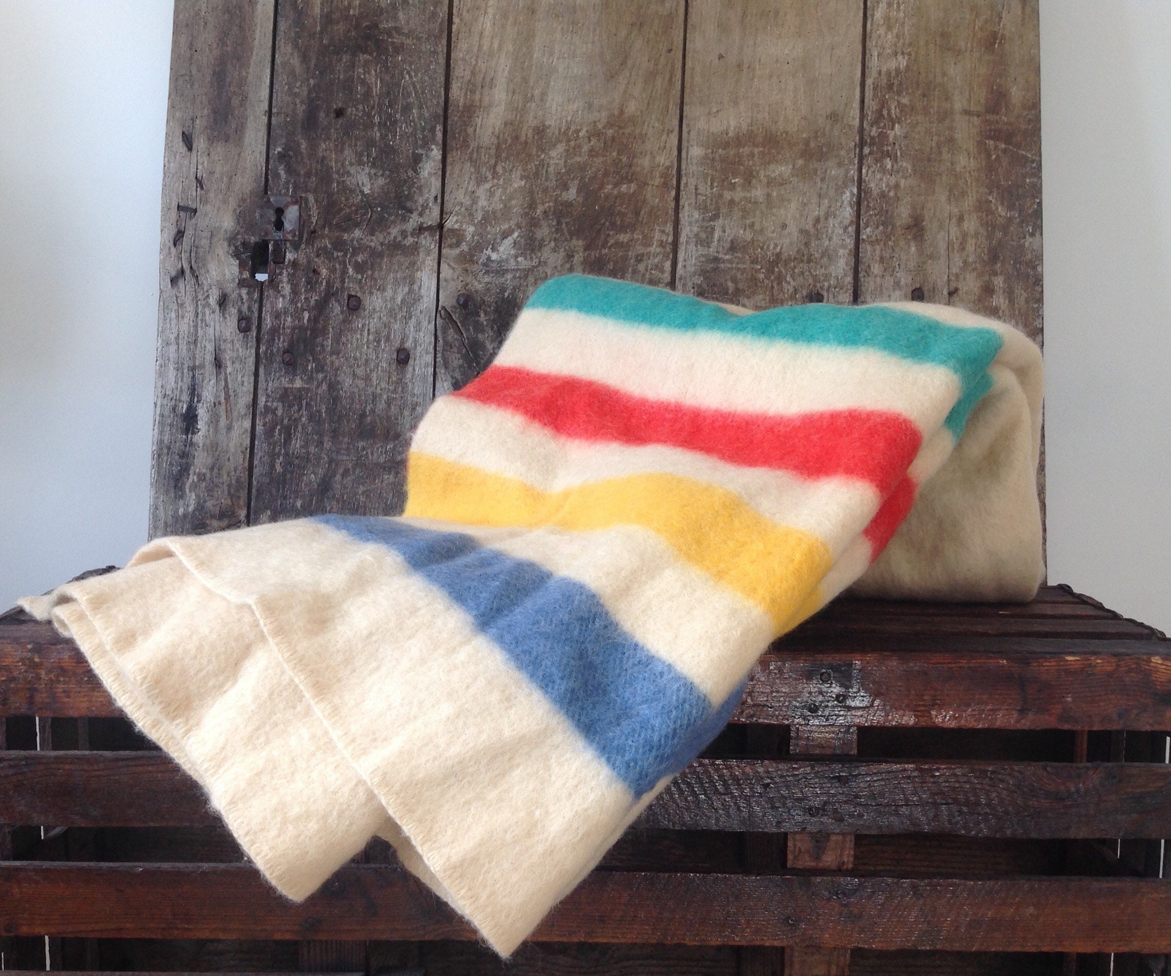 Vintage 1950s 50s Hudson Hudsons Bay Witney blanket throw wool white