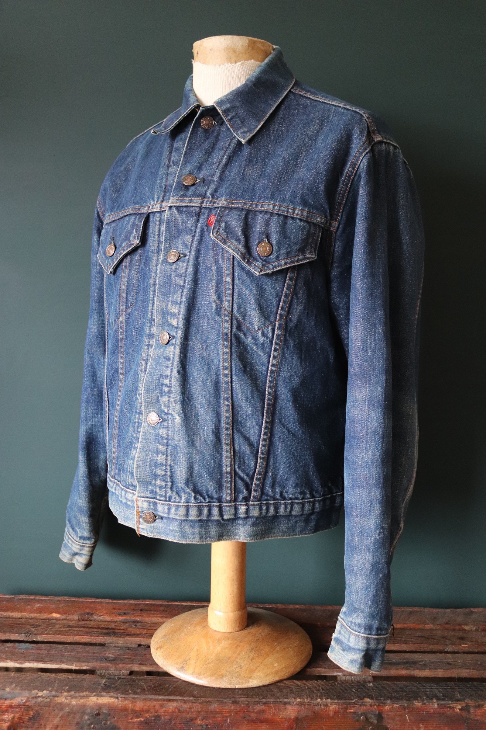 Vintage 1980s 80s Levi Strauss Levis blanket lined denim jacket trucker  type 3 workwear work chore 45” chest indigo blue red tab small e