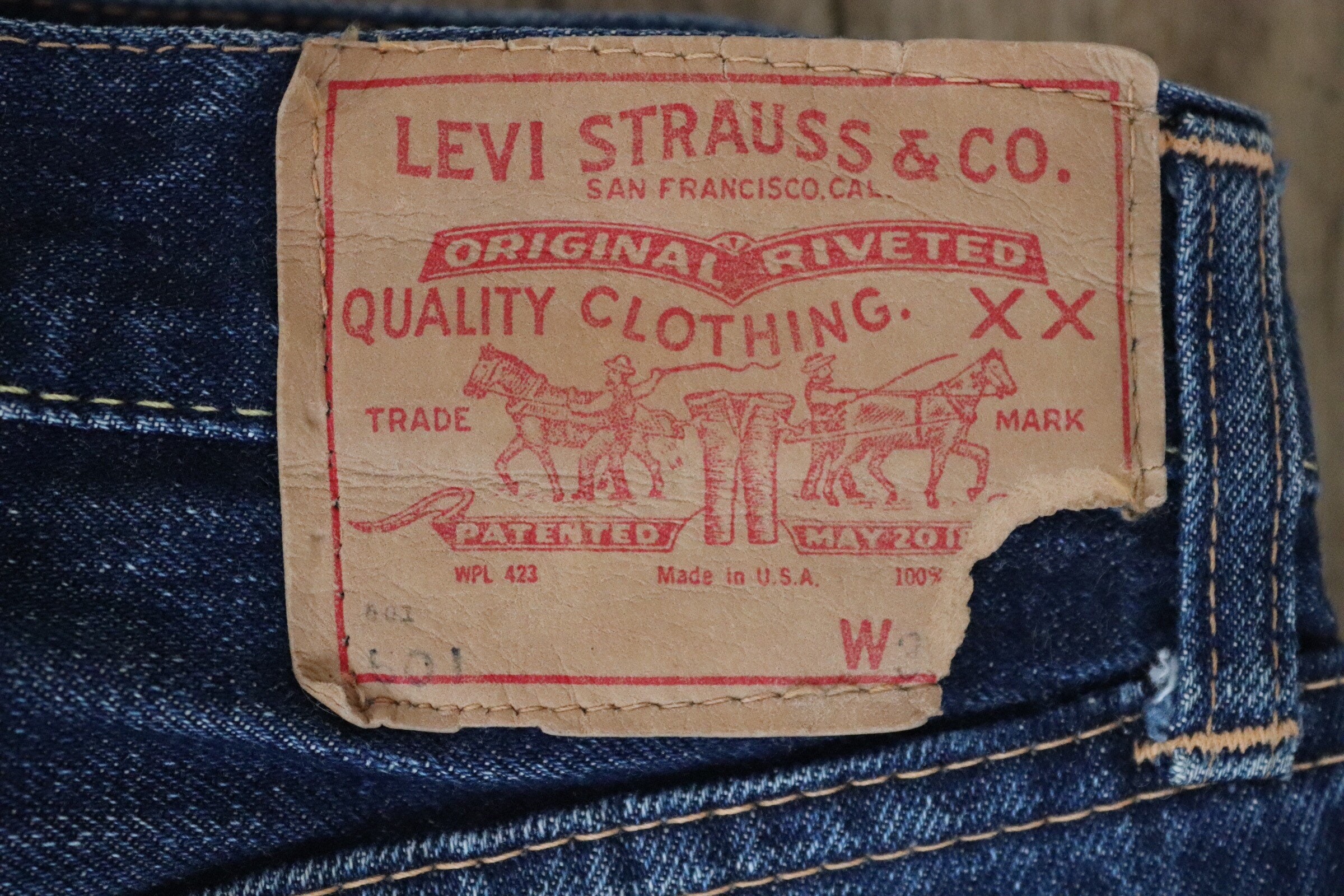 Vintage 1960s 60s 1968 Levis Levis Strauss 501 indigo blue jeans red tab  big e selvedge 31 x 30 workwear made in USA