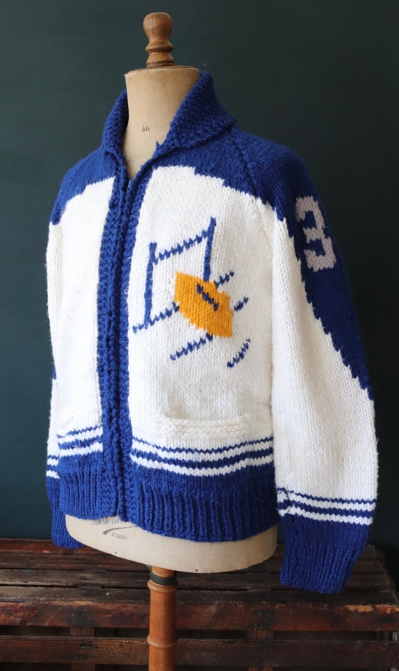 Vintage 1980s 80s Mary Maxim American football hand knitted cowichan cardigan jumper novelty knit shawl collar 44” chest