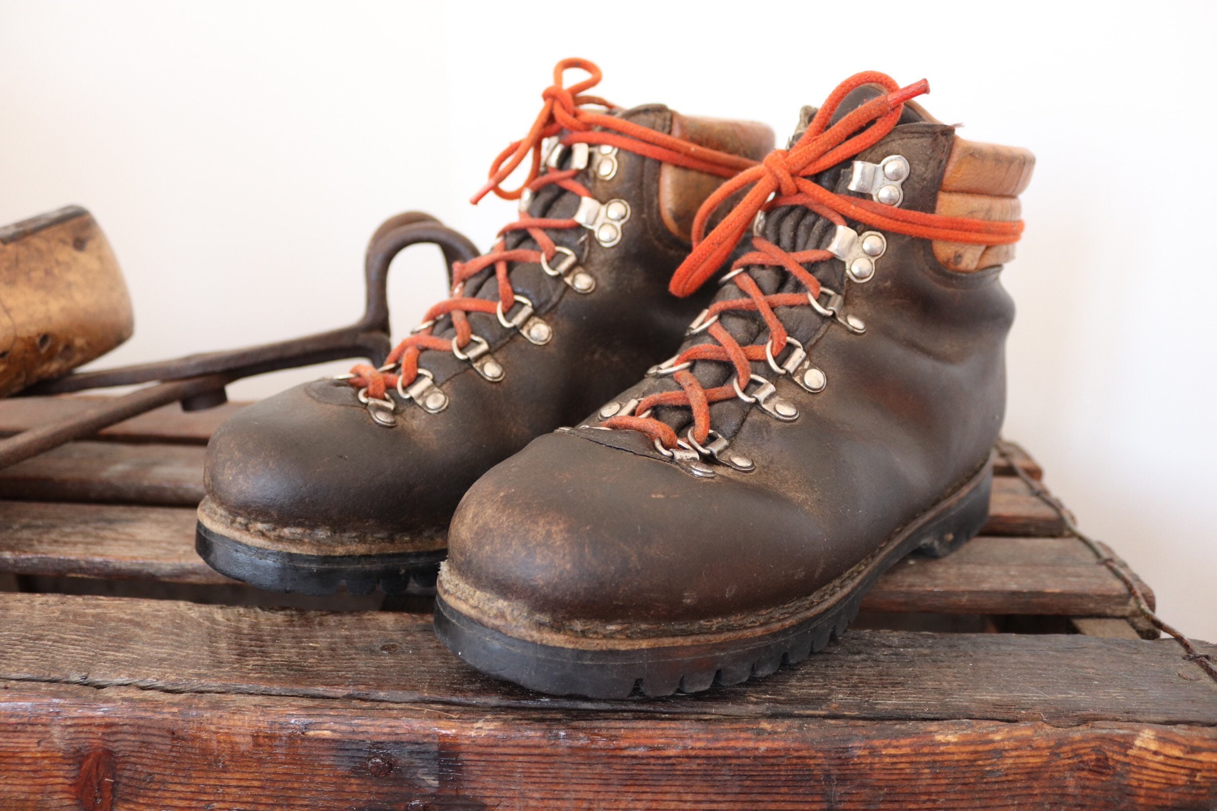 Vintage 1970s 70s brown leather hiking boots made in Italy Vibram soles rugged walking outdoors