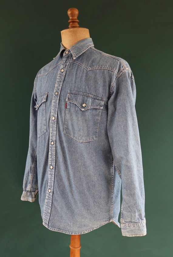 Vintage Levis Levi Strauss mid blue chambray denim shirt cowboy western 43" chest red tab