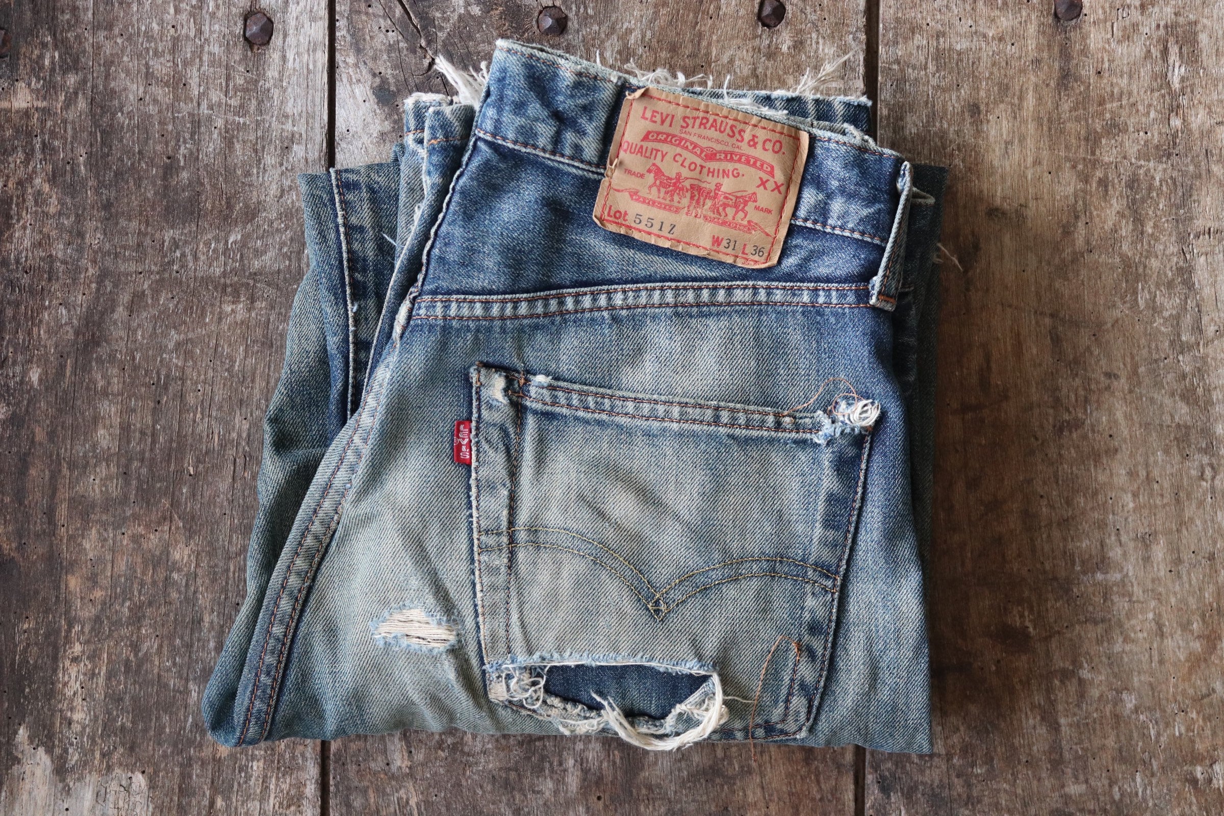 Jeans Levi’s Vintag custom – tessuto Louis Vuitton classico LV