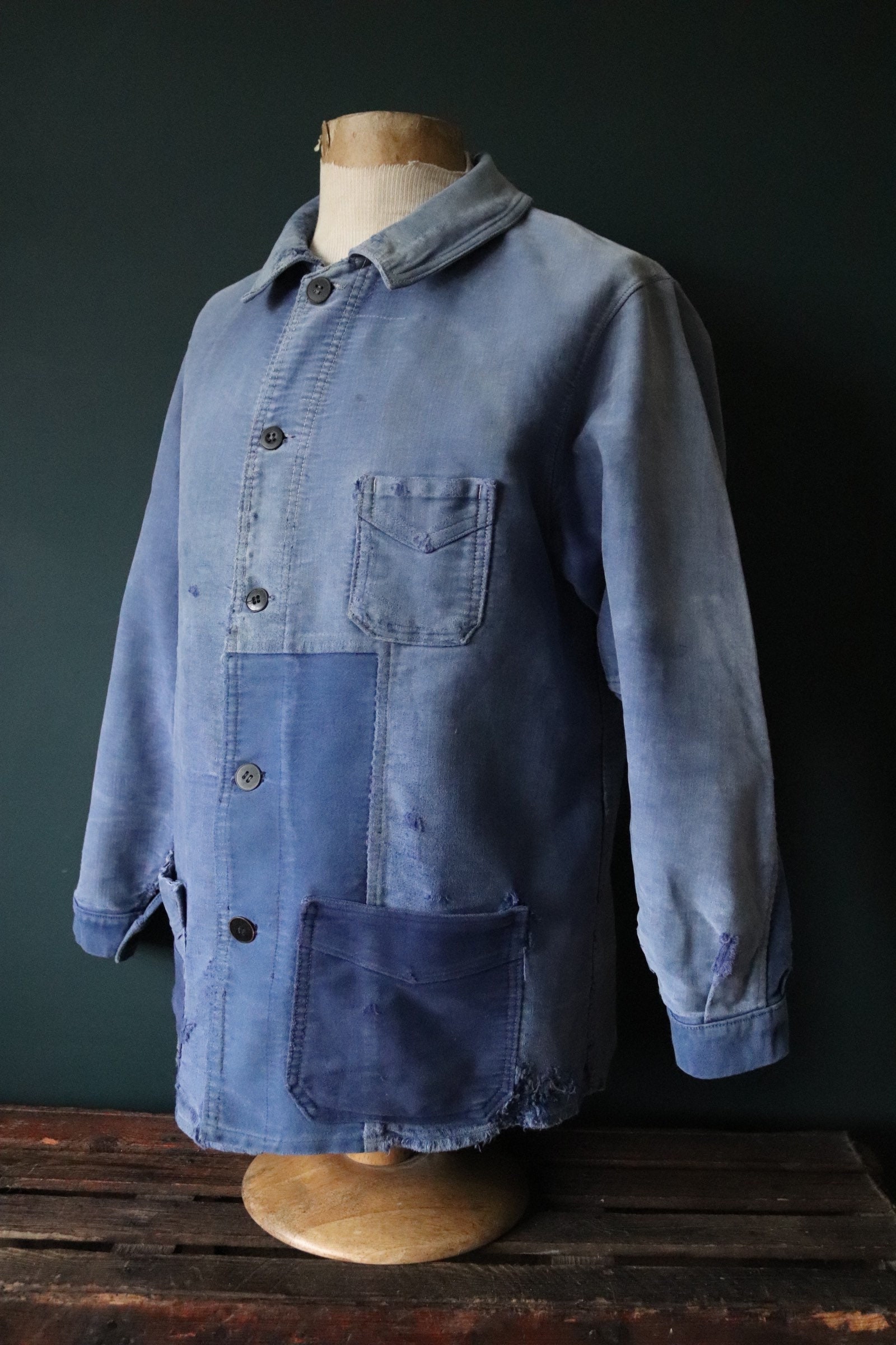 Vintage 1940s 40s French blue moleskin work jacket workwear chore faded 45”  chest bleu de travail patched darned