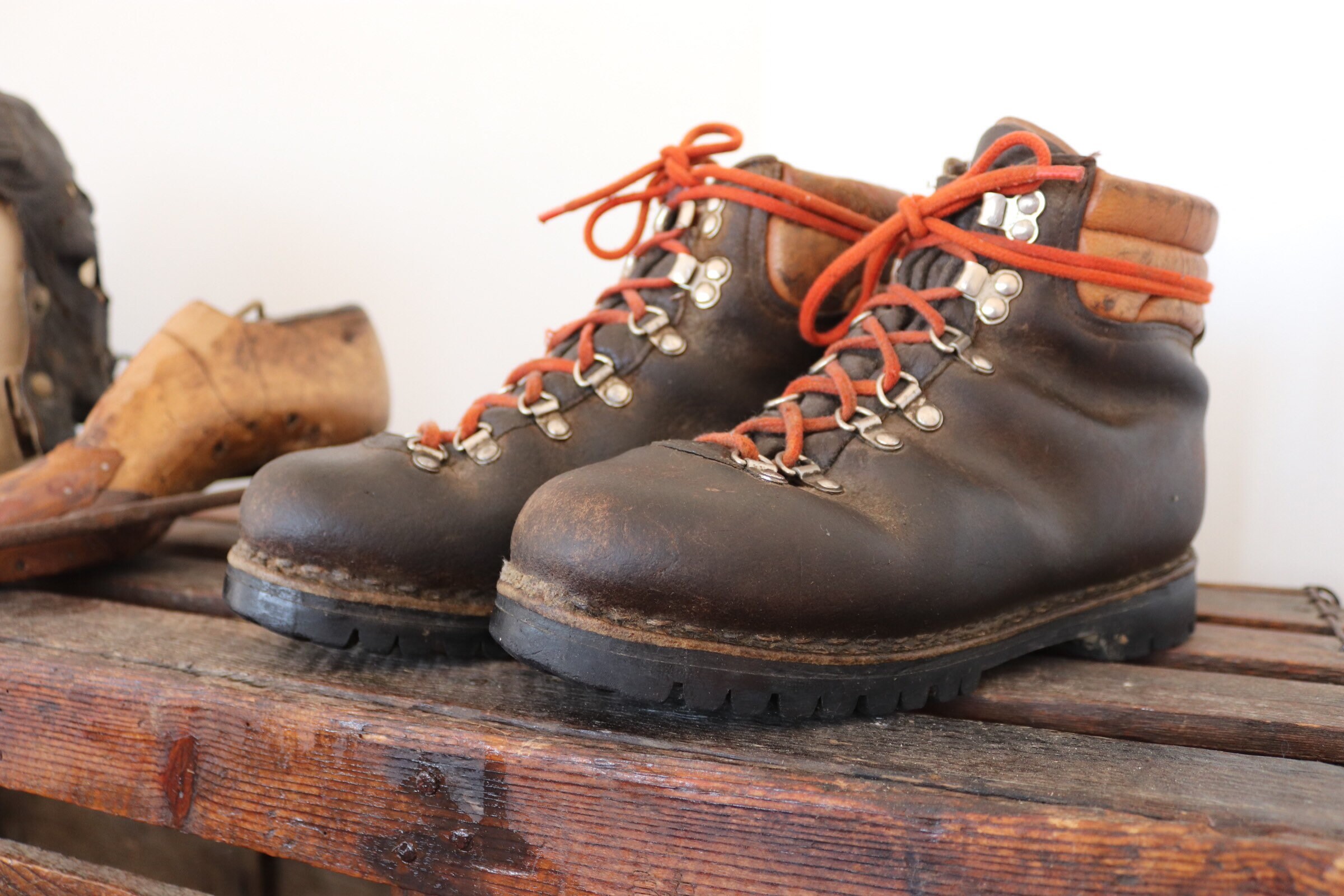 Vintage 1970s 70s brown leather hiking boots made in Italy Vibram soles