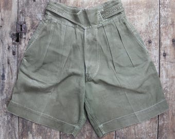 Vintage 1950s British army shorts - jungle green Gurkha pants - high waist wide leg - 26” x 7”