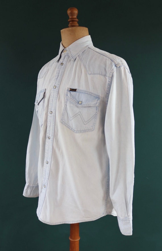 Vintage Wrangler pale blue chambray denim shirt cowboy western 45" chest red tab pearl snap