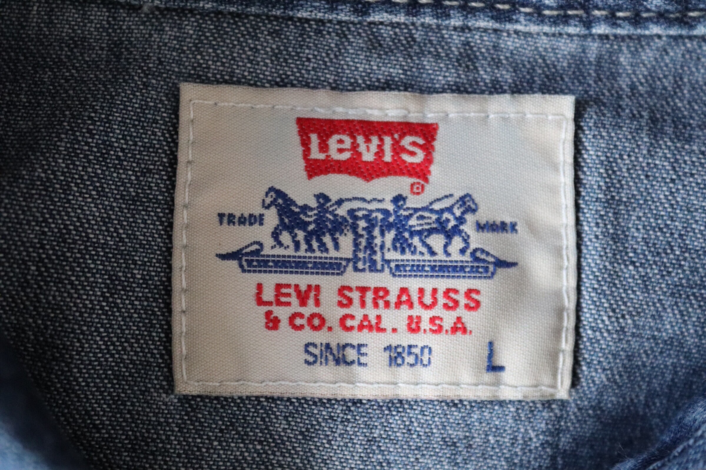 Vintage levis Levis Strauss indigo blue denim shirt cowboy western pearl snap 47 chest red tab