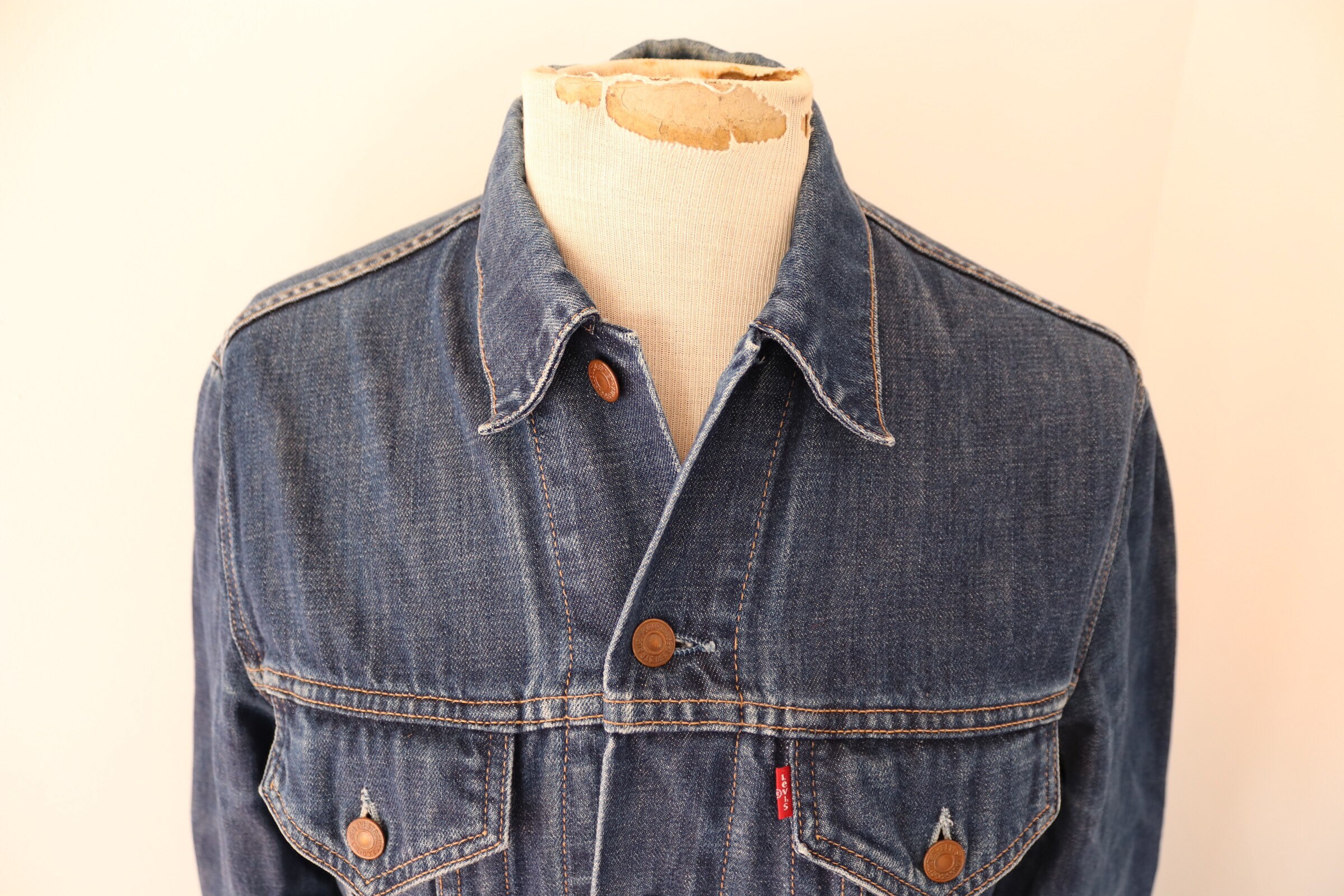 Vintage Levis Strauss indigo blue denim trucker jacket type three 70500 small e red tab 39 chest 