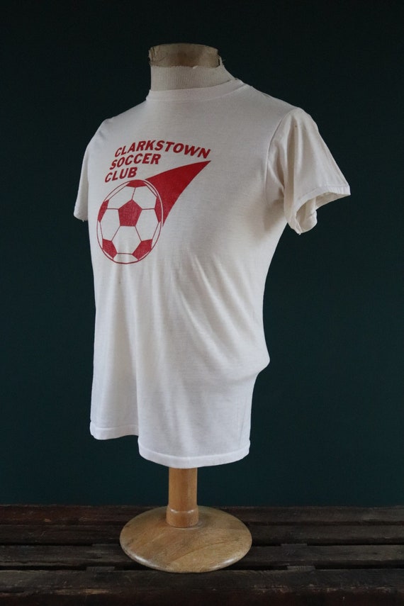 Vintage 1980s 80s 50/50 off white Clarkstown soccer football printed t shirt 33” chest