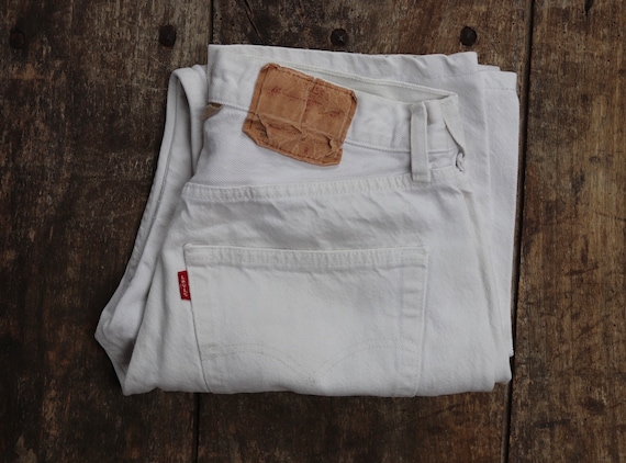 Vintage 1990s 90s Levis 501 Levi Strauss white red tab small e denim jeans button fly 29” x 28” made in France mod